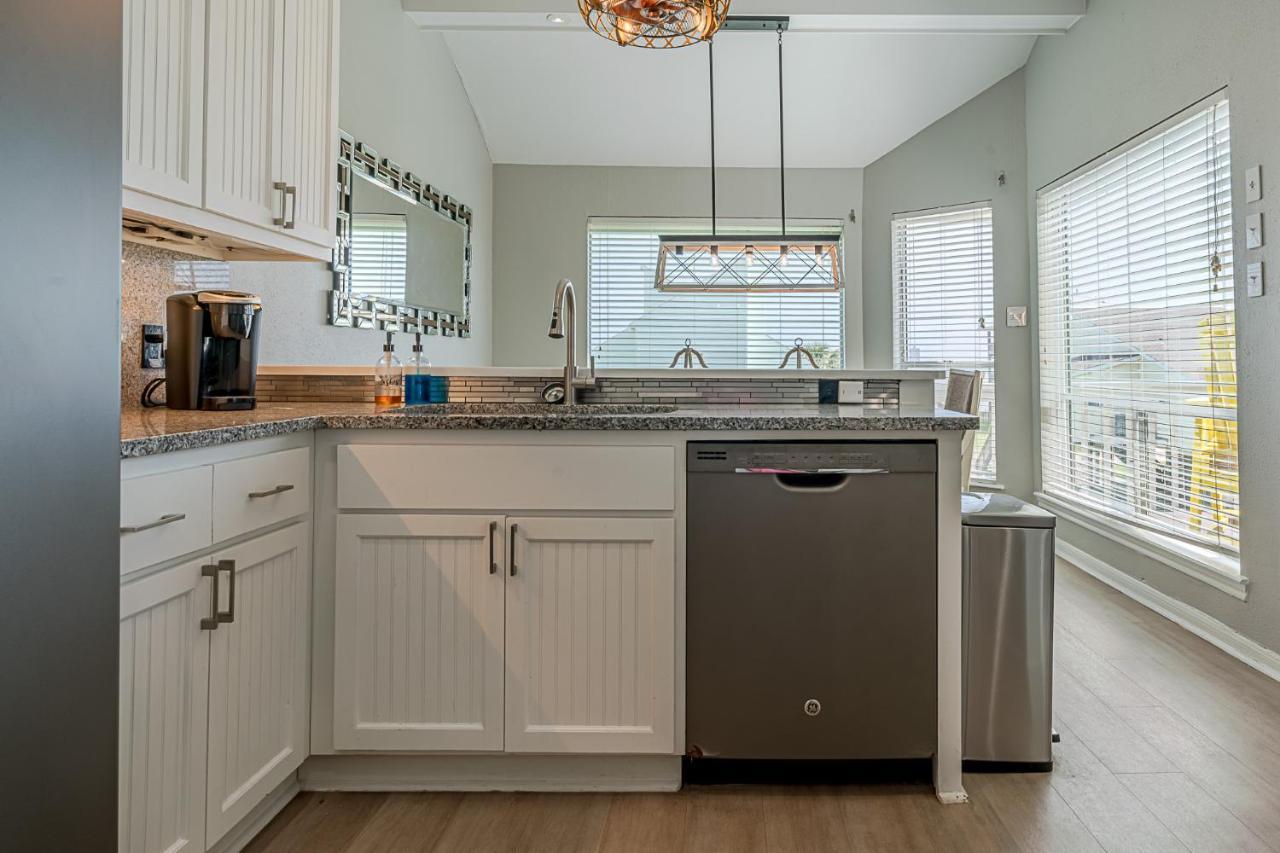 Hot Tub - Ocean Views - Steps To Private Beach - Quiet Location Galveston Eksteriør billede